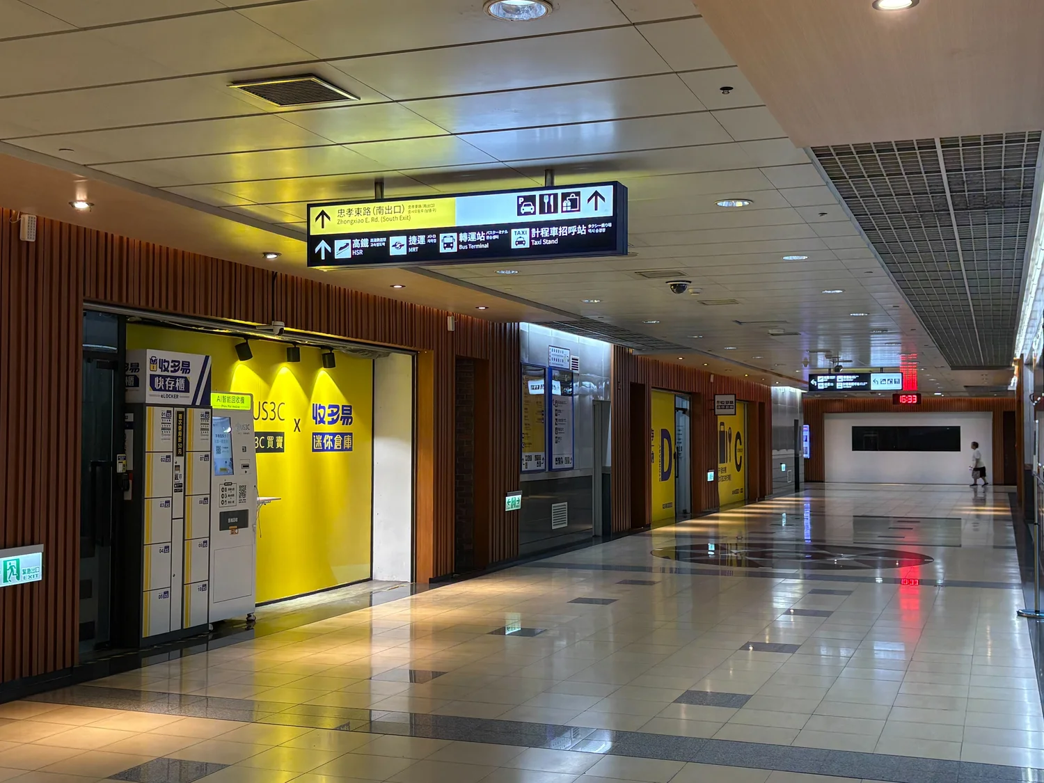收多易 南港車站迷你倉機台 現場實景視角 4