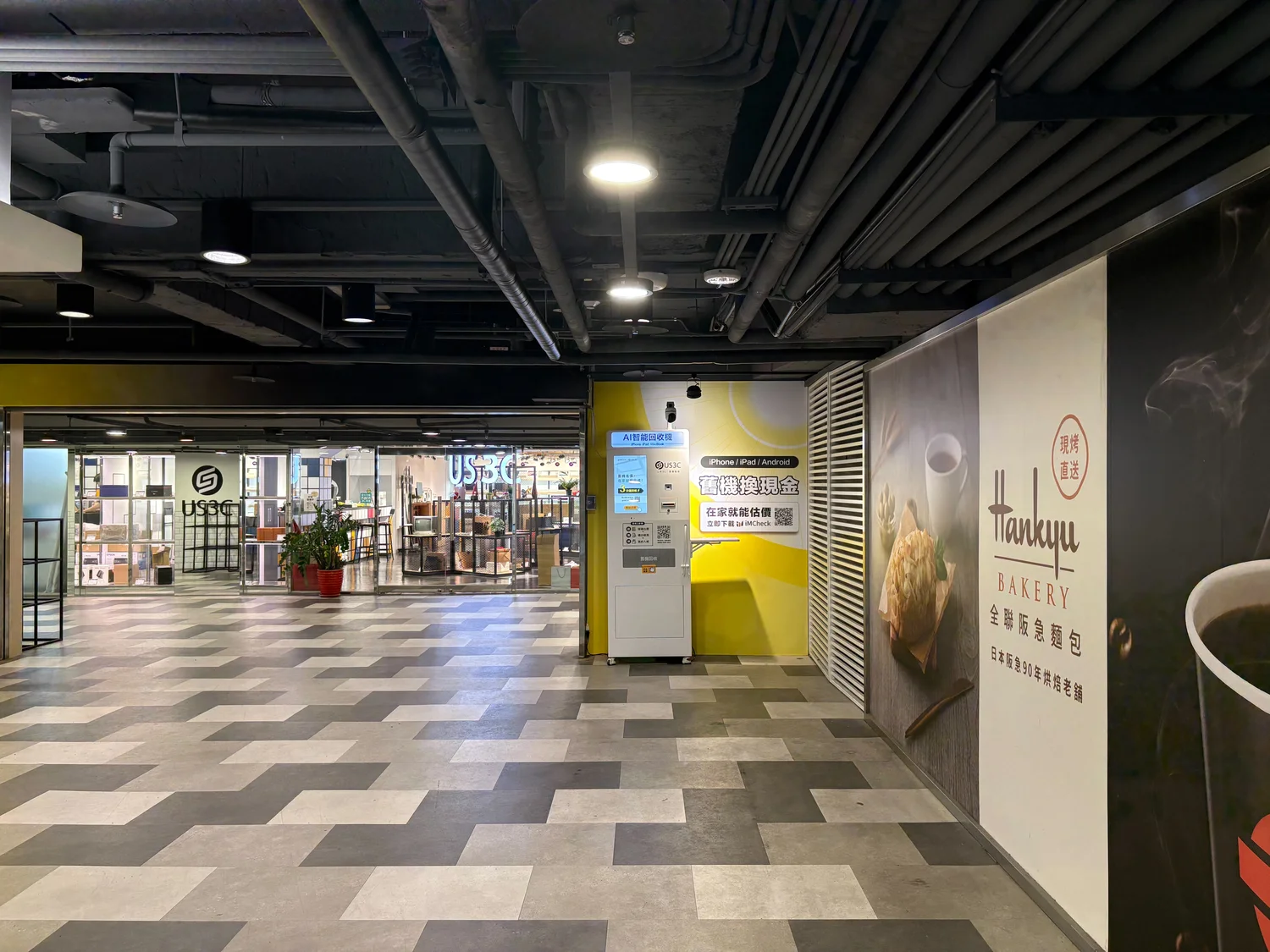 US3C 南港旗艦店機台 現場實景視角 3