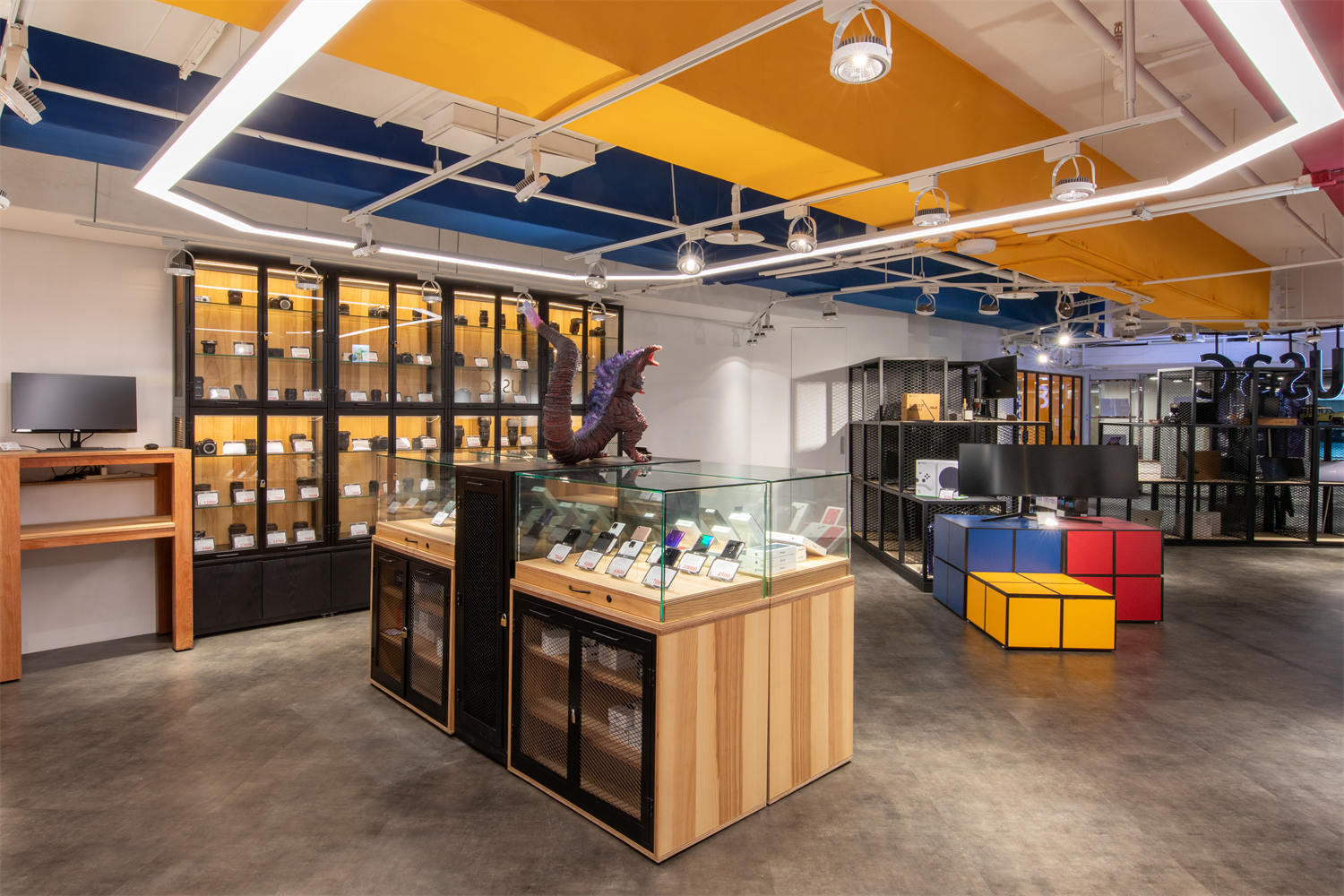 台北南港店 門市實景 - 提供 旗艦大空間、免費停車折抵、企業大宗回收 等專業服務 (照片 3)
