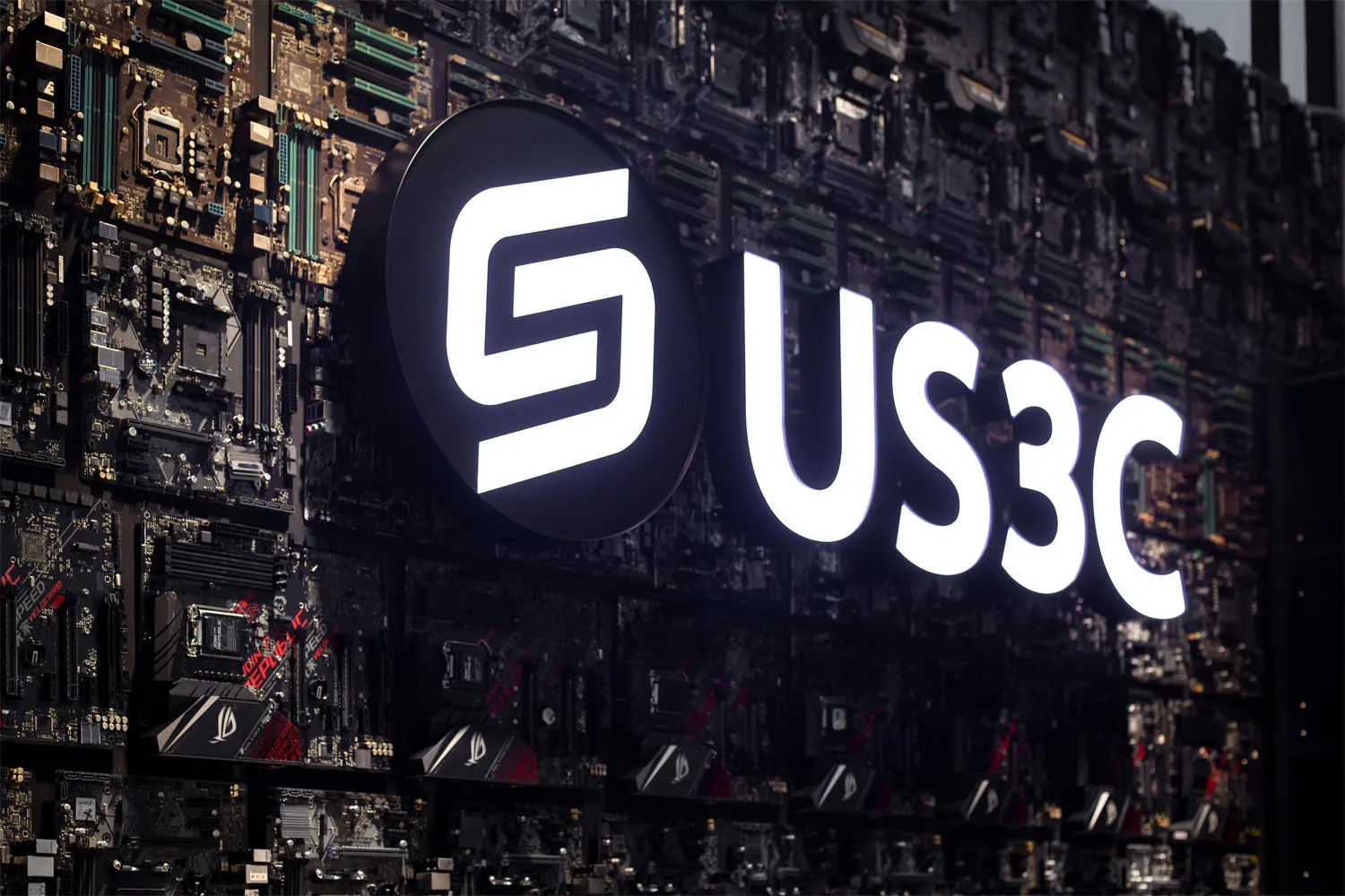 春日店專業的 Securaze 資料抹除工作站,符合國際標準,保障顧客回收設備的隱私與安全