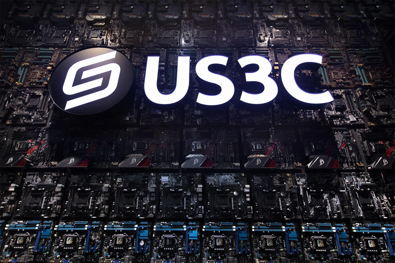 US3C 桃園店舒適的顧客休息與洽談區,專人一對一為您解說各類二手 3C 設備的收購流程